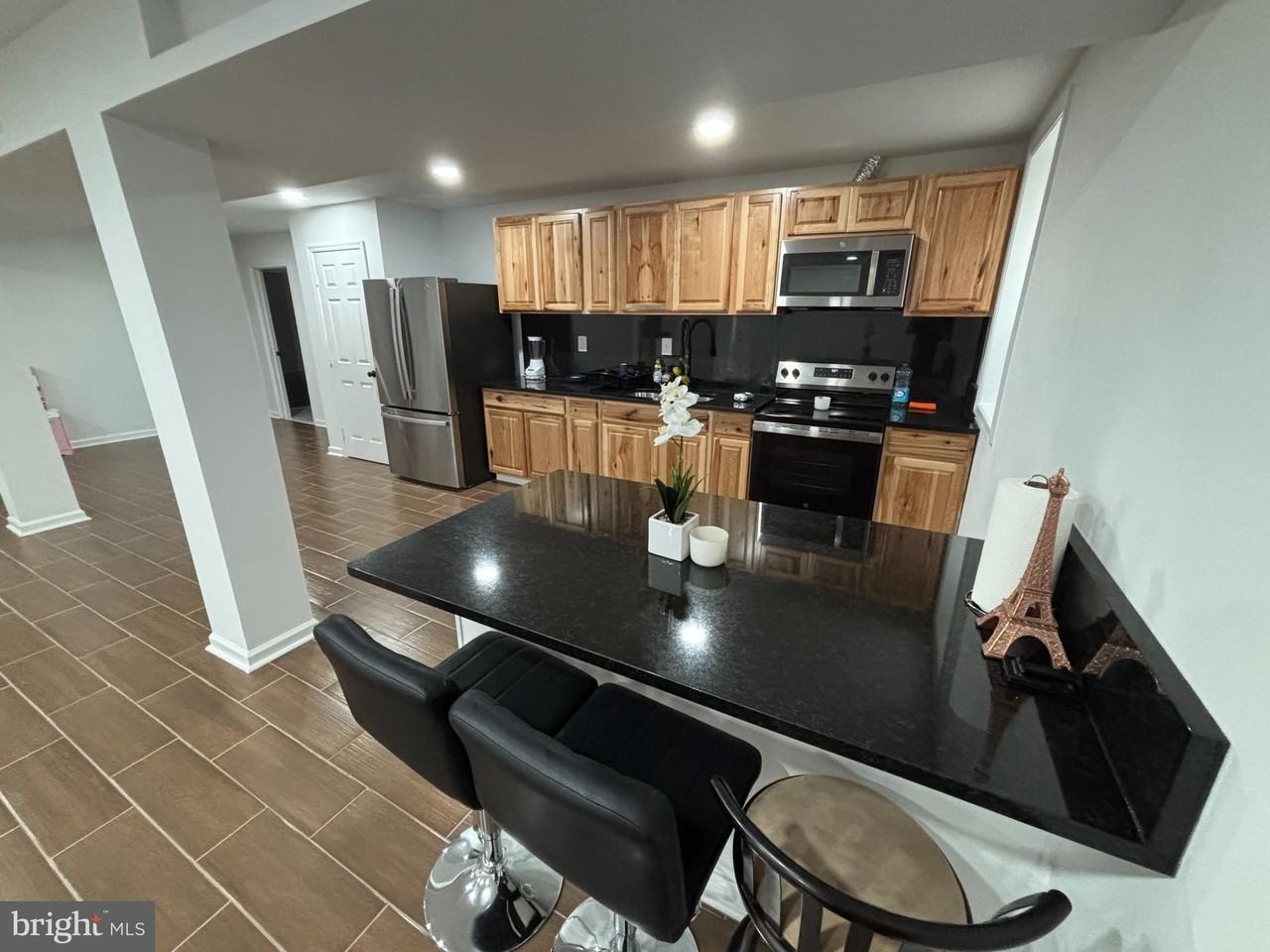 1118 Virginia Ave - Photo 4 of 10