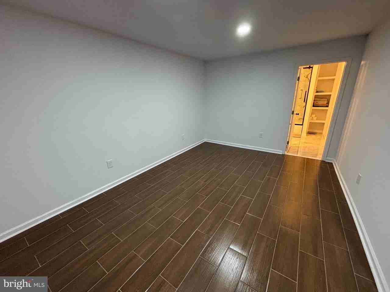 1118 Virginia Ave - Photo 7 of 10