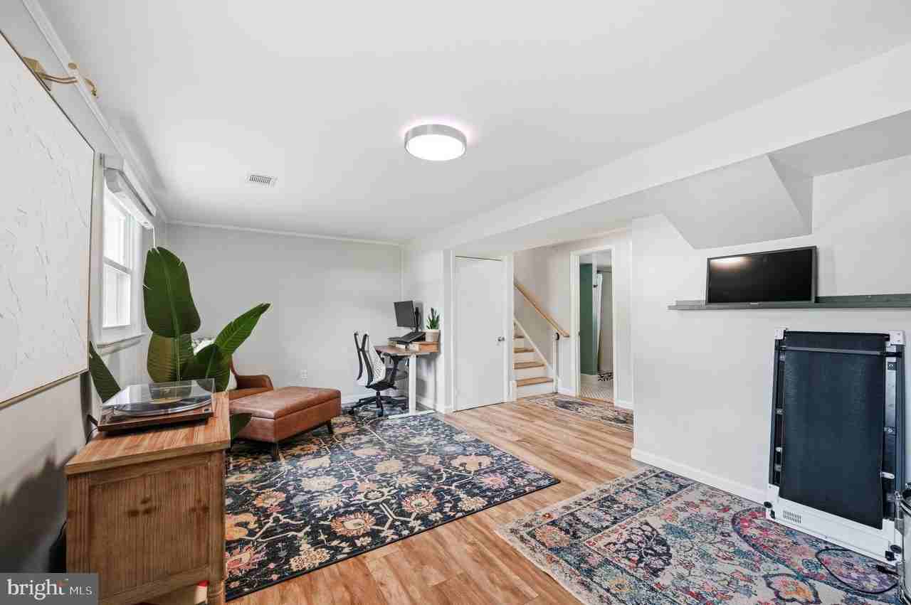 6426 Carriage Dr - Photo 5 of 48