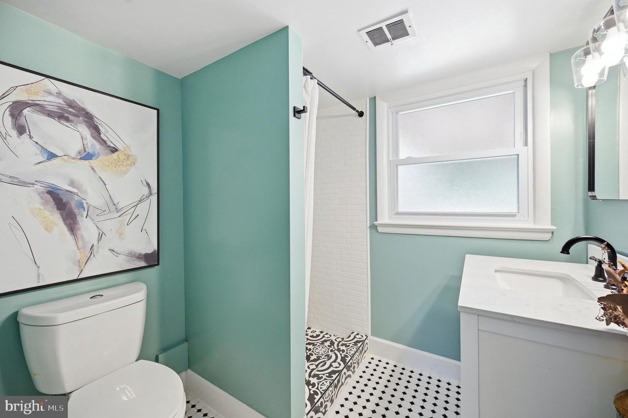 6426 Carriage Dr - Photo 7 of 48