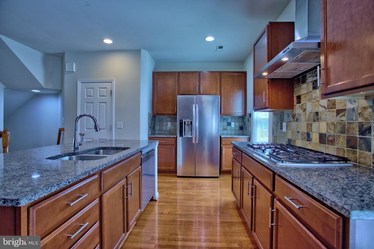 9612 Stockwell Ln - Photo 4 of 30