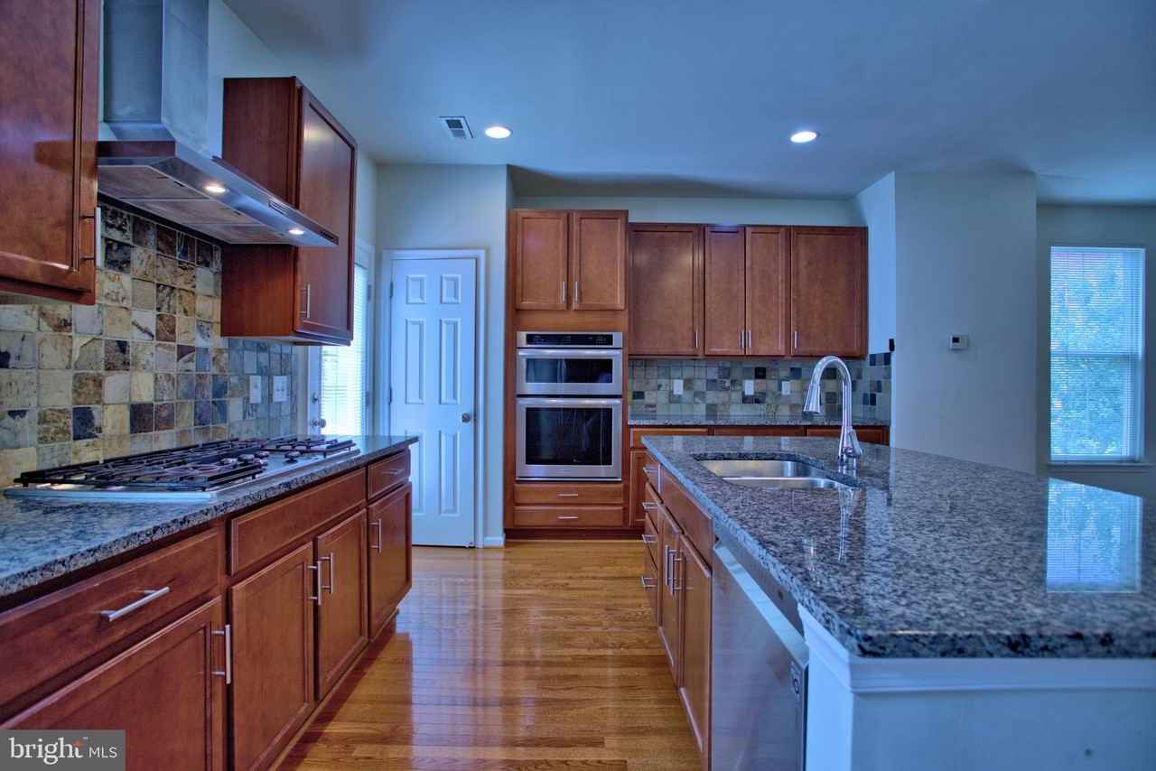 9612 Stockwell Ln - Photo 5 of 30