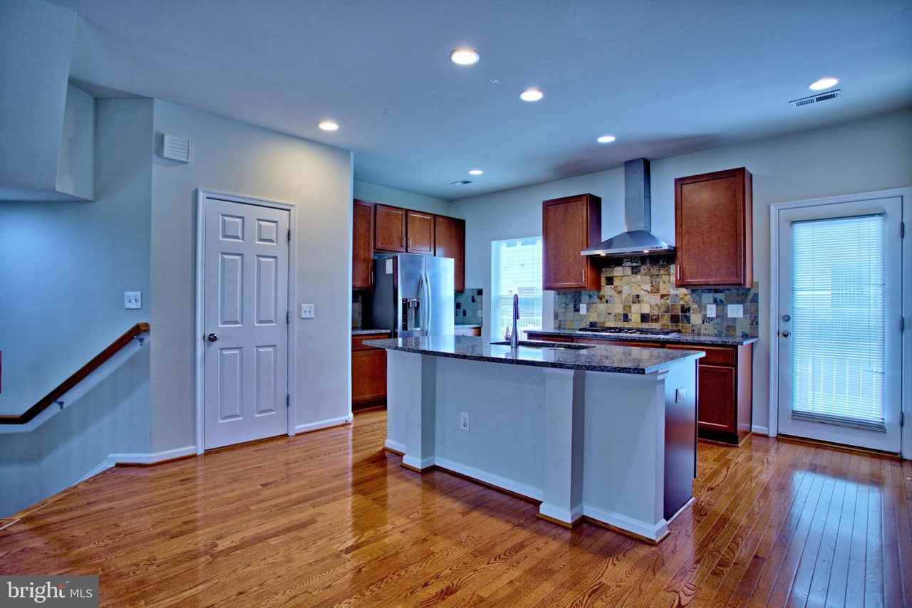 9612 Stockwell Ln - Photo 7 of 30