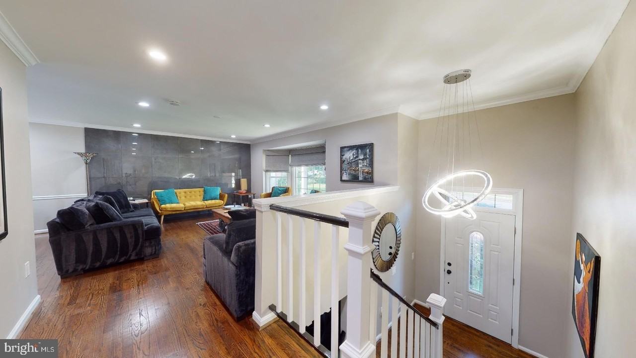 7628 Chancellor Way - Photo 2 of 30