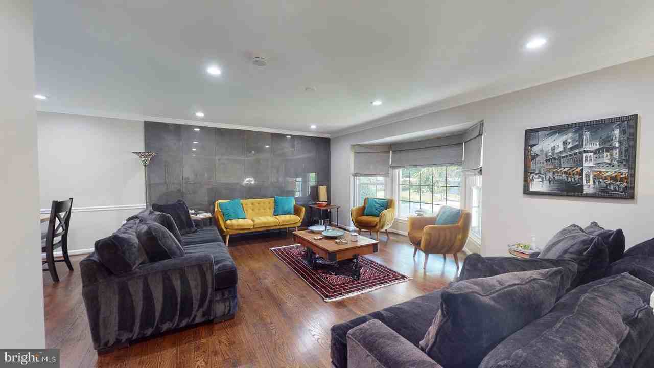 7628 Chancellor Way - Photo 3 of 30
