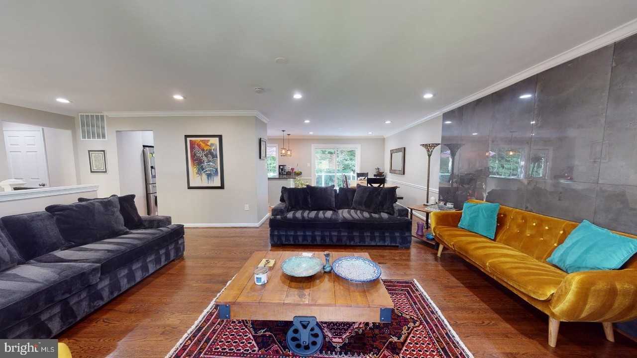 7628 Chancellor Way - Photo 5 of 30