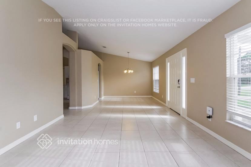 3228 N Biscayne Dr - Photo 4 of 25