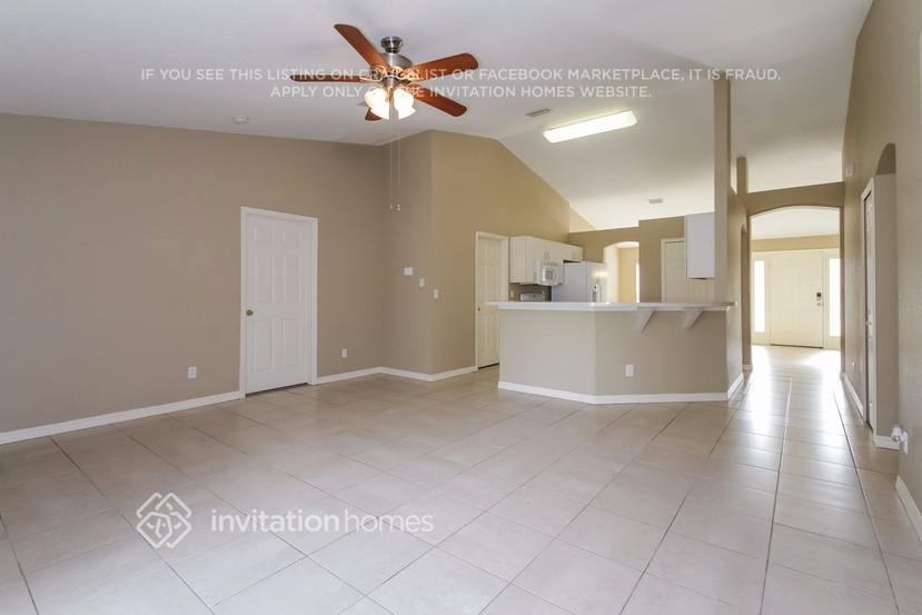 3228 N Biscayne Dr - Photo 5 of 25