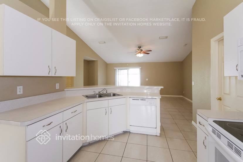 3228 N Biscayne Dr - Photo 6 of 25