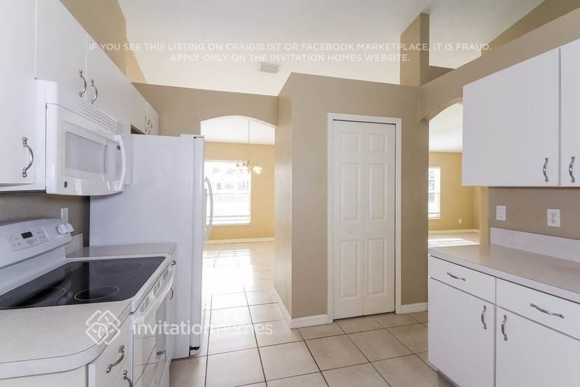 3228 N Biscayne Dr - Photo 7 of 25