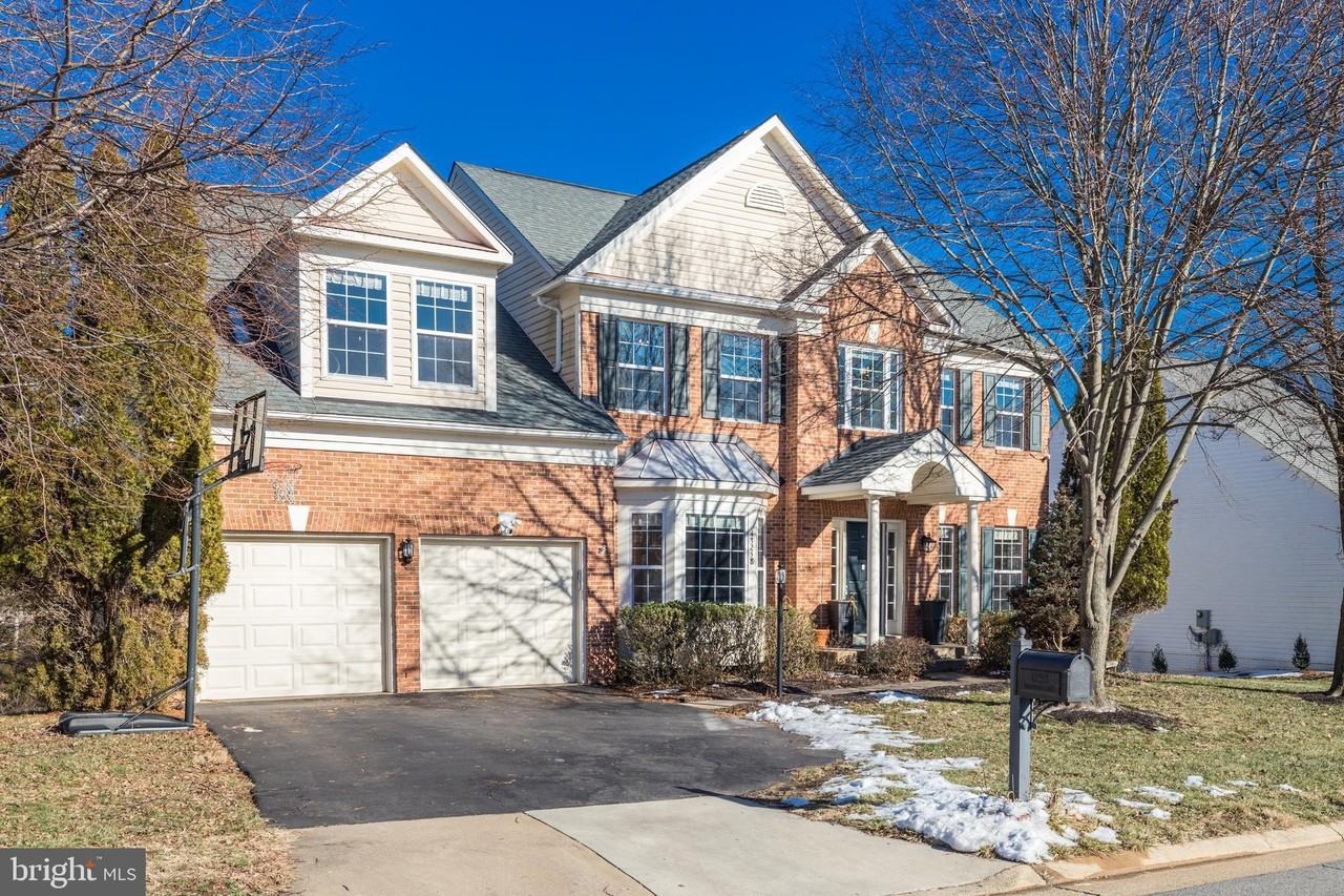 43258 Meadowood Ct - Photo 2 of 50