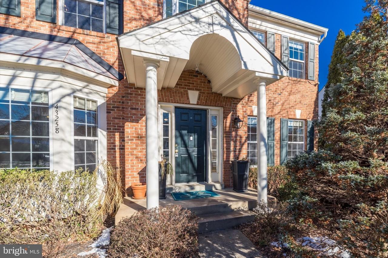 43258 Meadowood Ct - Photo 3 of 50