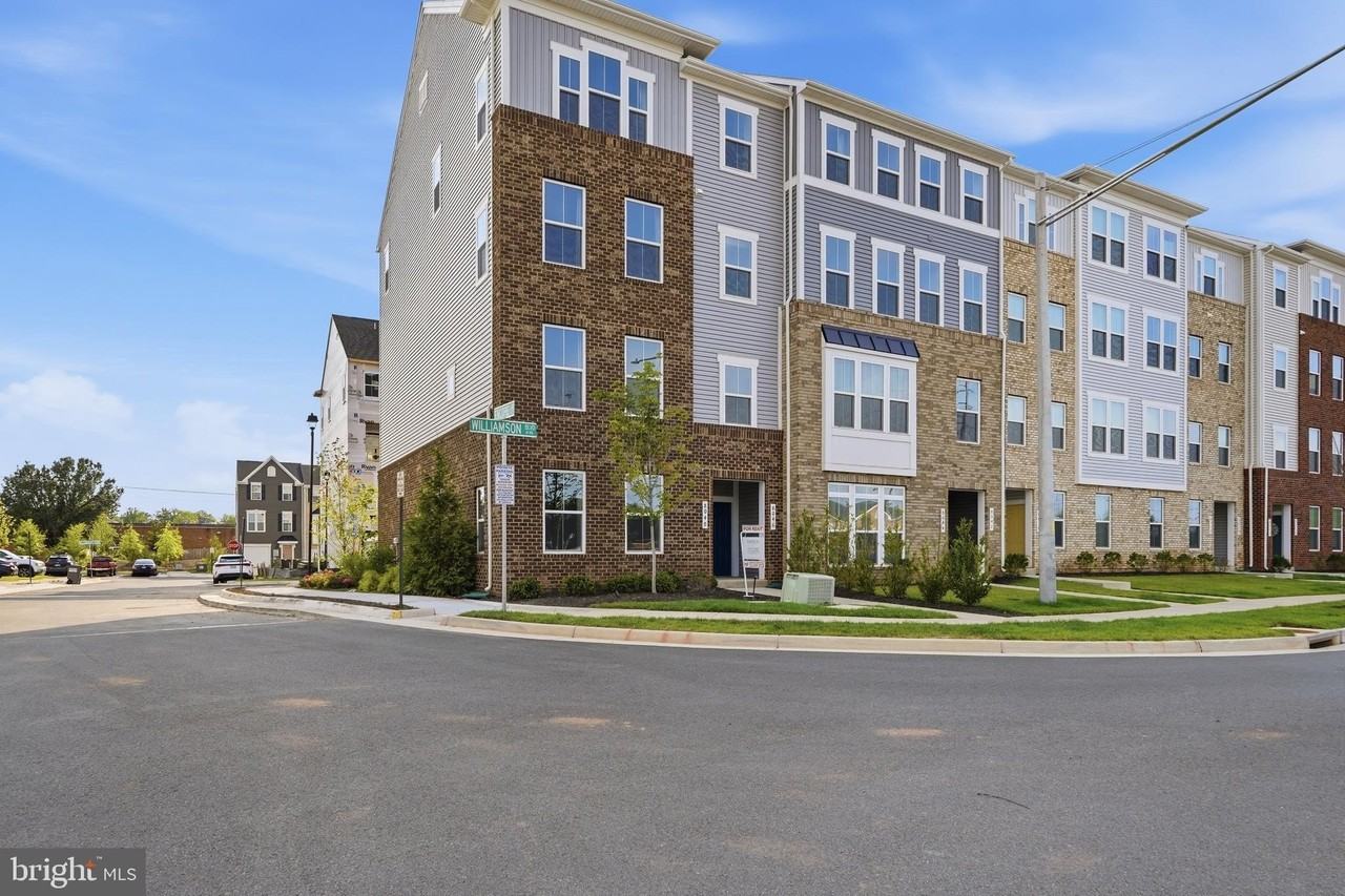 8046 Williamson Blvd - Photo 4 of 50