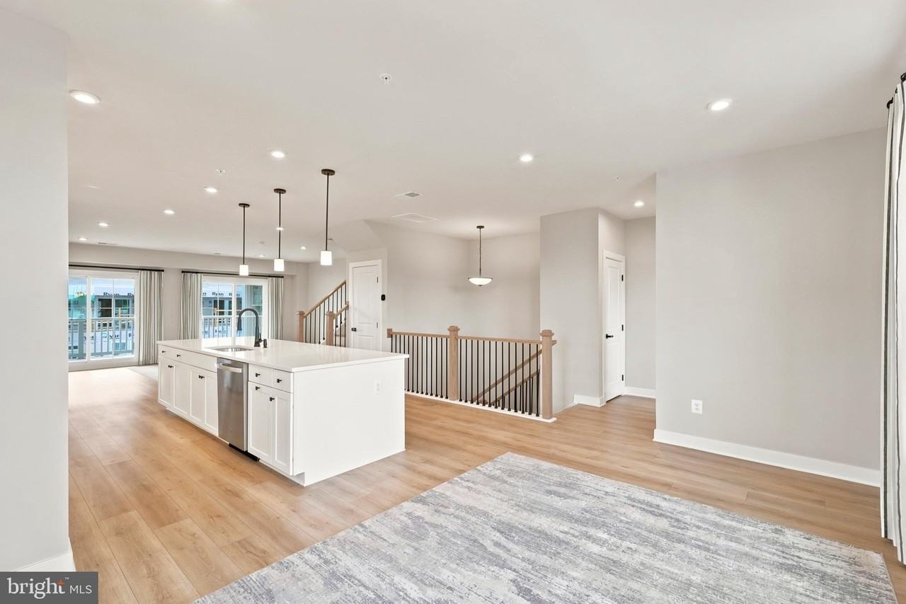 8046 Williamson Blvd - Photo 6 of 50