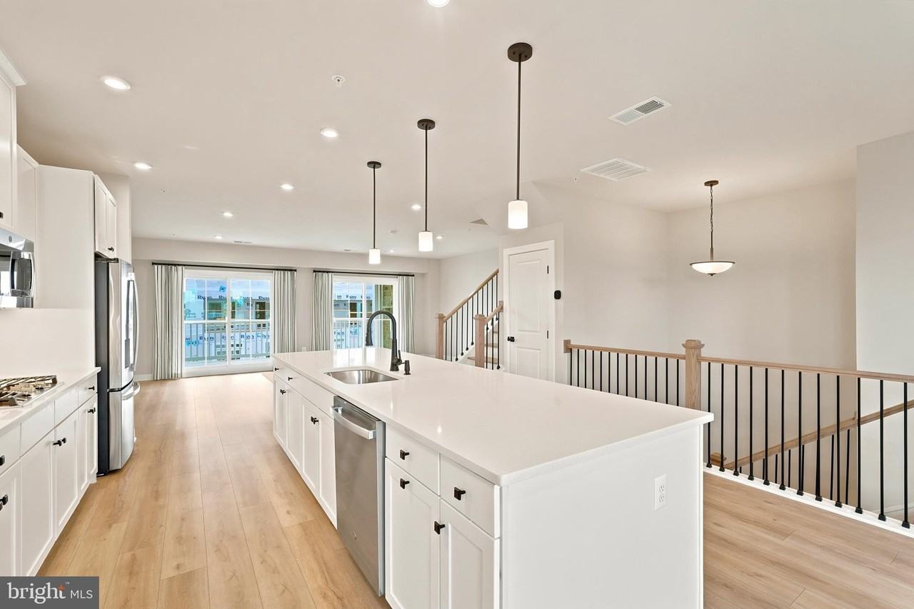 8046 Williamson Blvd - Photo 7 of 50