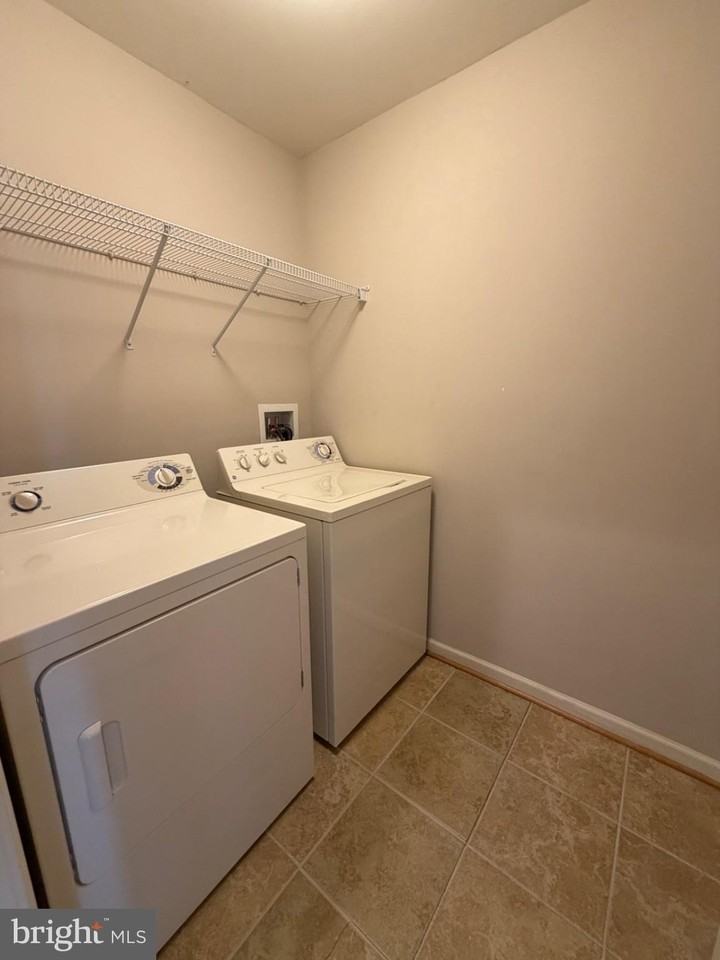 701 Monroe Point Dr - Photo 6 of 34