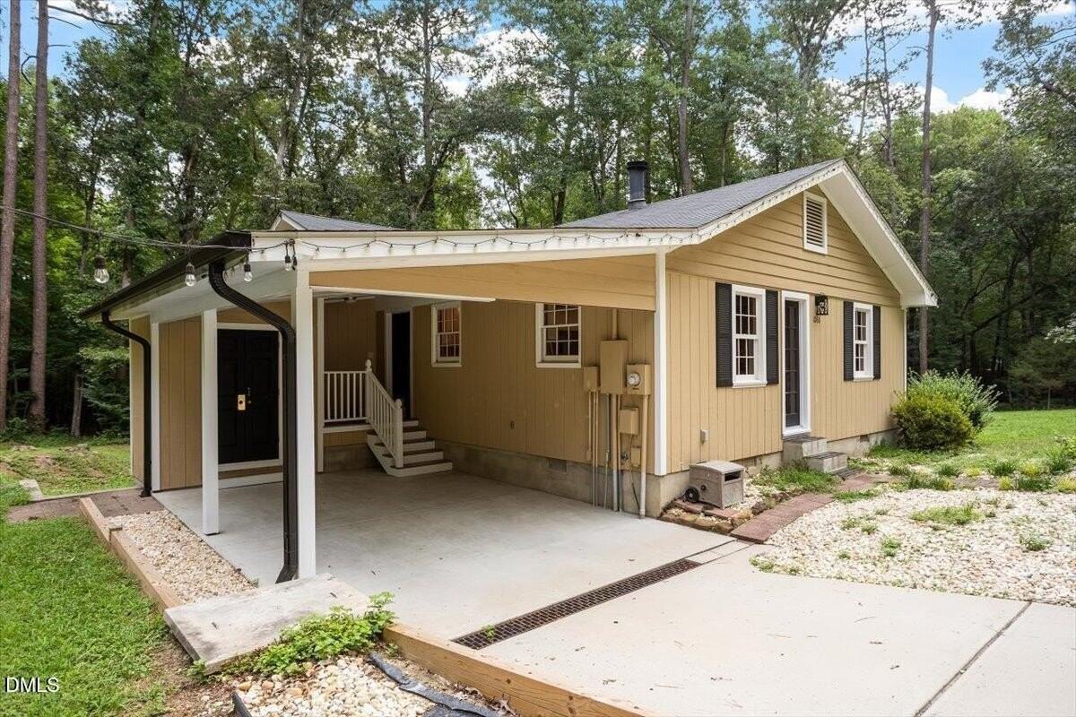 1068 Mc Wilder Rd - Photo 3 of 35