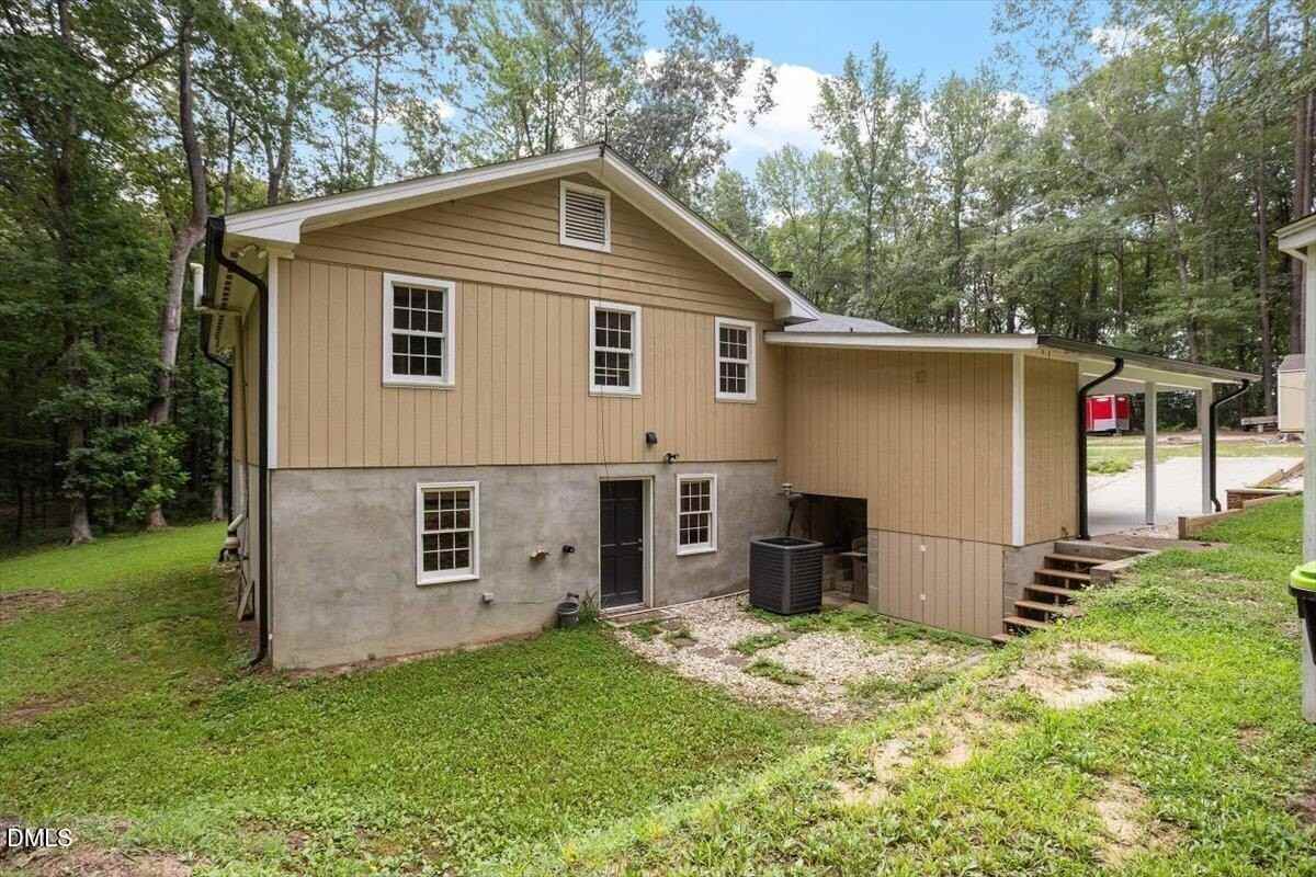 1068 Mc Wilder Rd - Photo 5 of 35