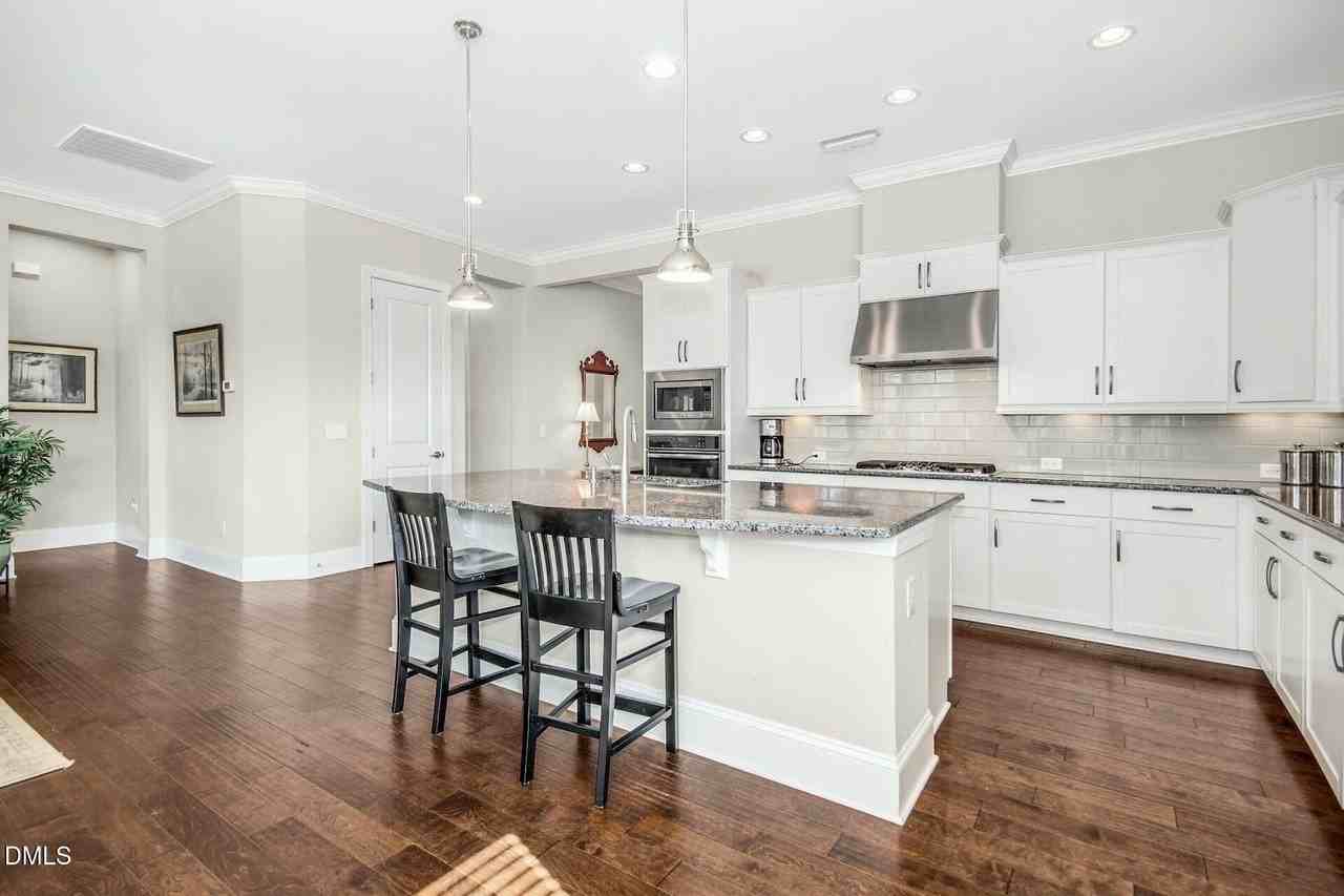 485 Wildwind Dr - Photo 4 of 21