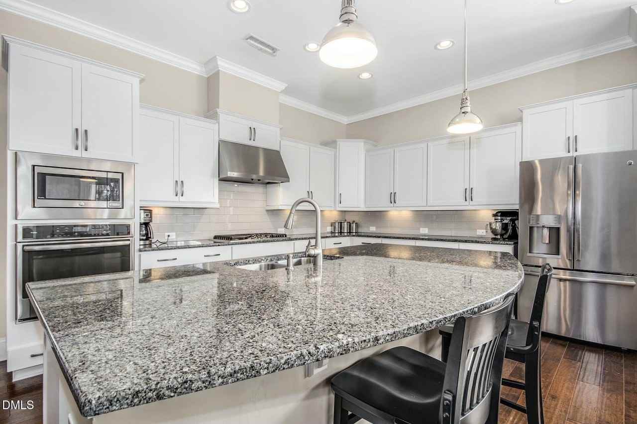 485 Wildwind Dr - Photo 5 of 21