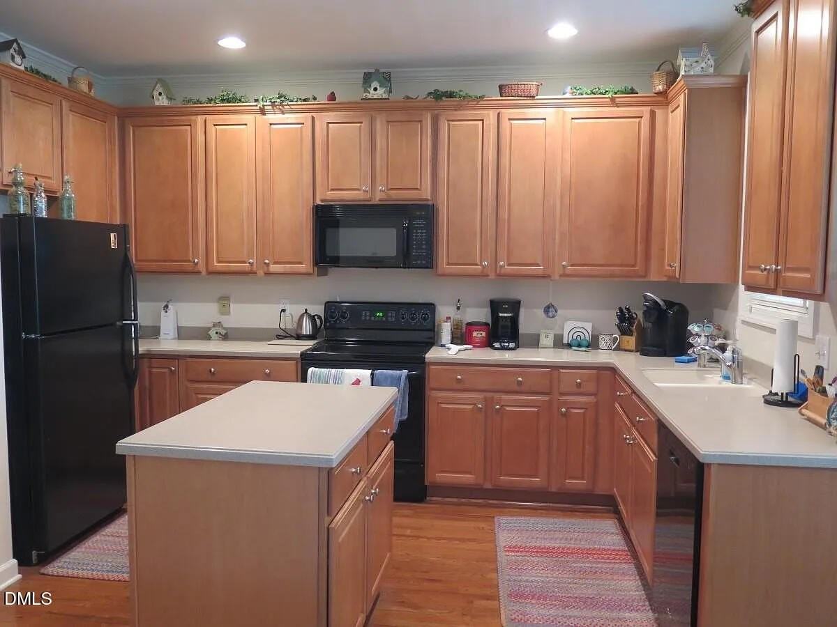 3645 Edgemont Dr - Photo 2 of 11