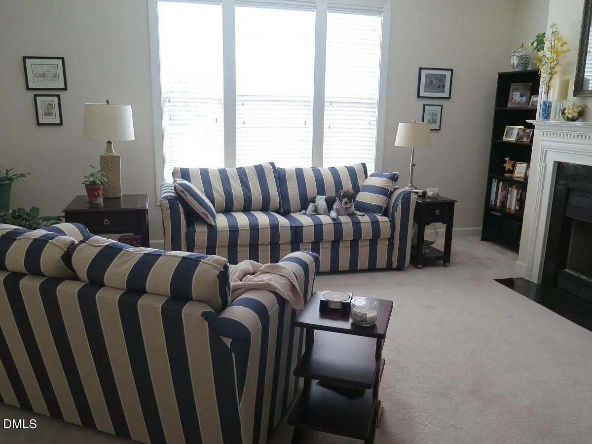 3645 Edgemont Dr - Photo 3 of 11
