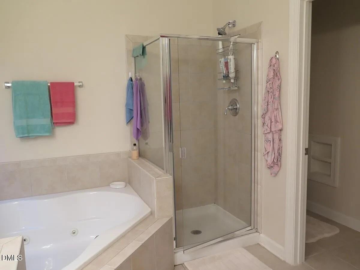 3645 Edgemont Dr - Photo 4 of 11