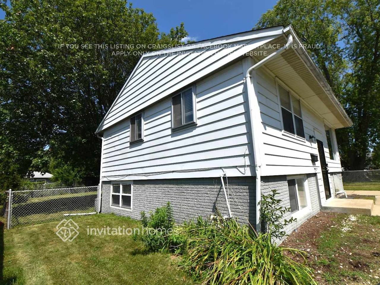 4242 Clark Dr - Photo 4 of 18