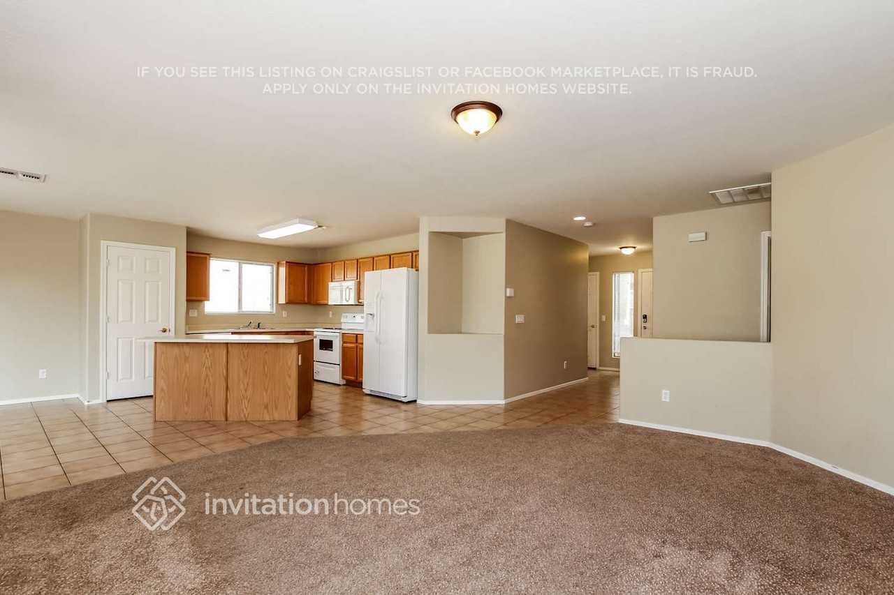 15082 W Taylor St - Photo 4 of 21