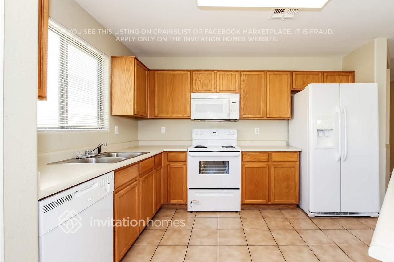 15082 W Taylor St - Photo 7 of 21