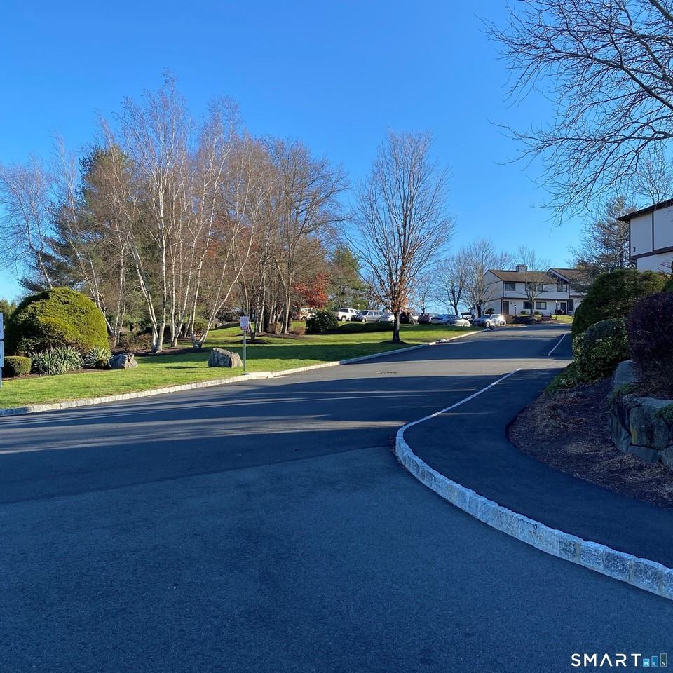 27 Crows Nest Ln - Photo 2 of 12