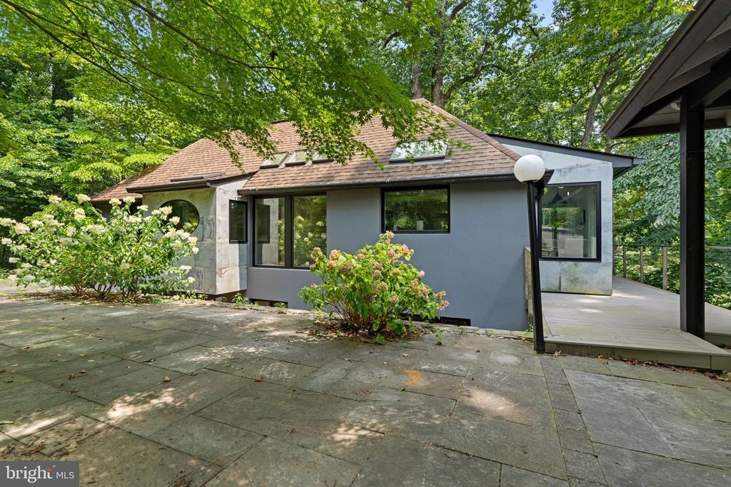 5517 Mohican Rd - Photo 2 of 49