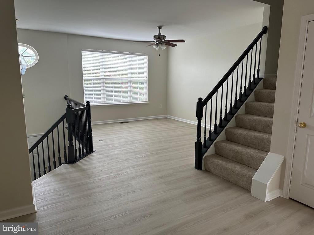 1310 Saunders Dr - Photo 3 of 30
