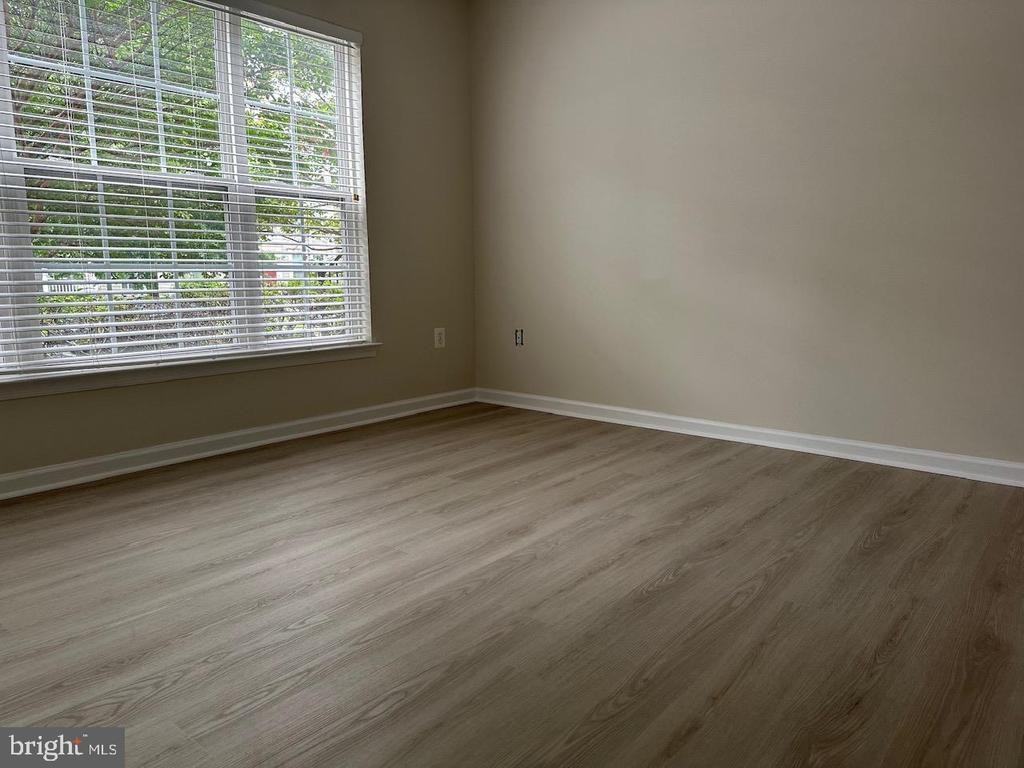 1310 Saunders Dr - Photo 5 of 30