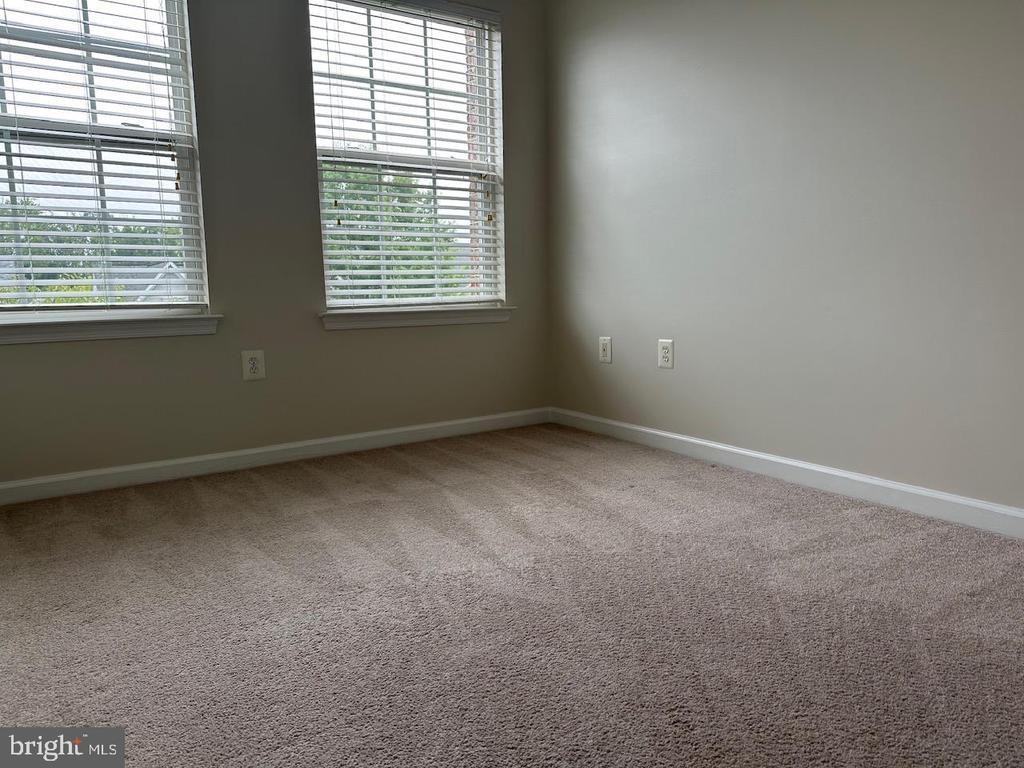 1310 Saunders Dr - Photo 6 of 30