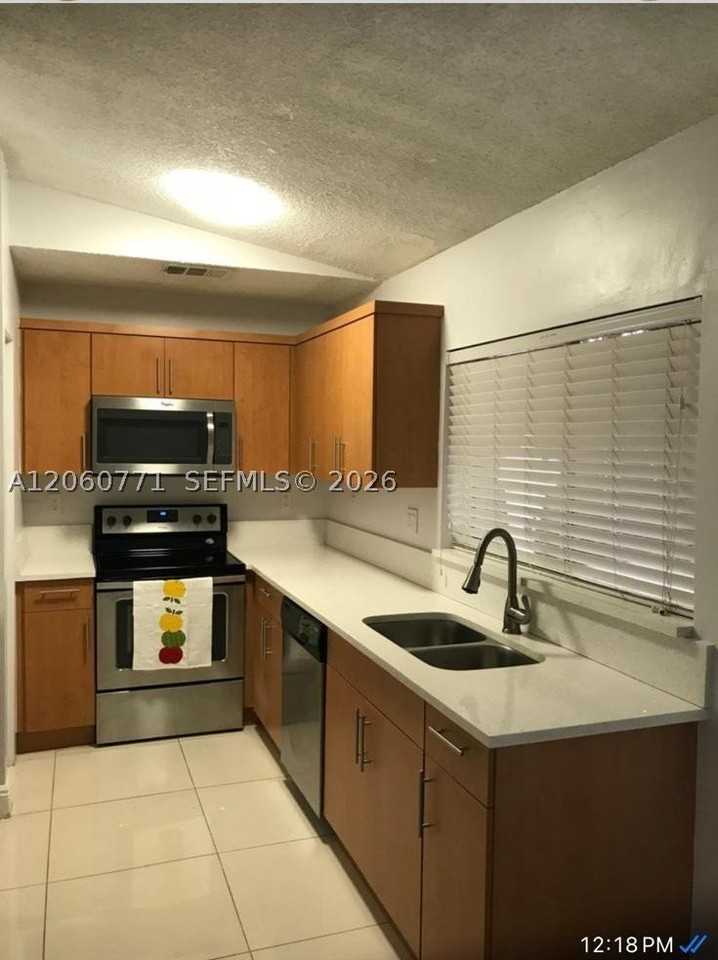 6704 Sw 147th Ct - Photo 3 of 8