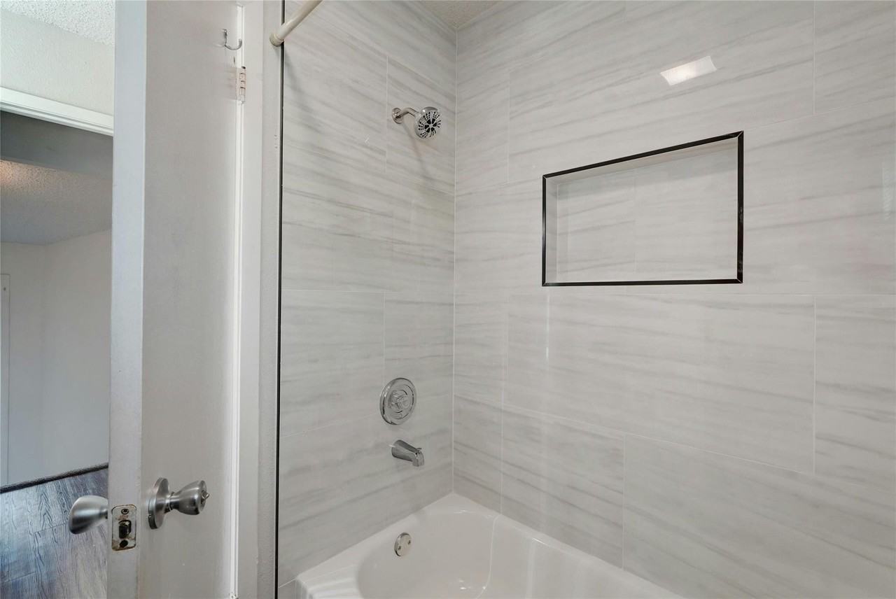 11406 Ptarmigan Dr - Photo 4 of 26