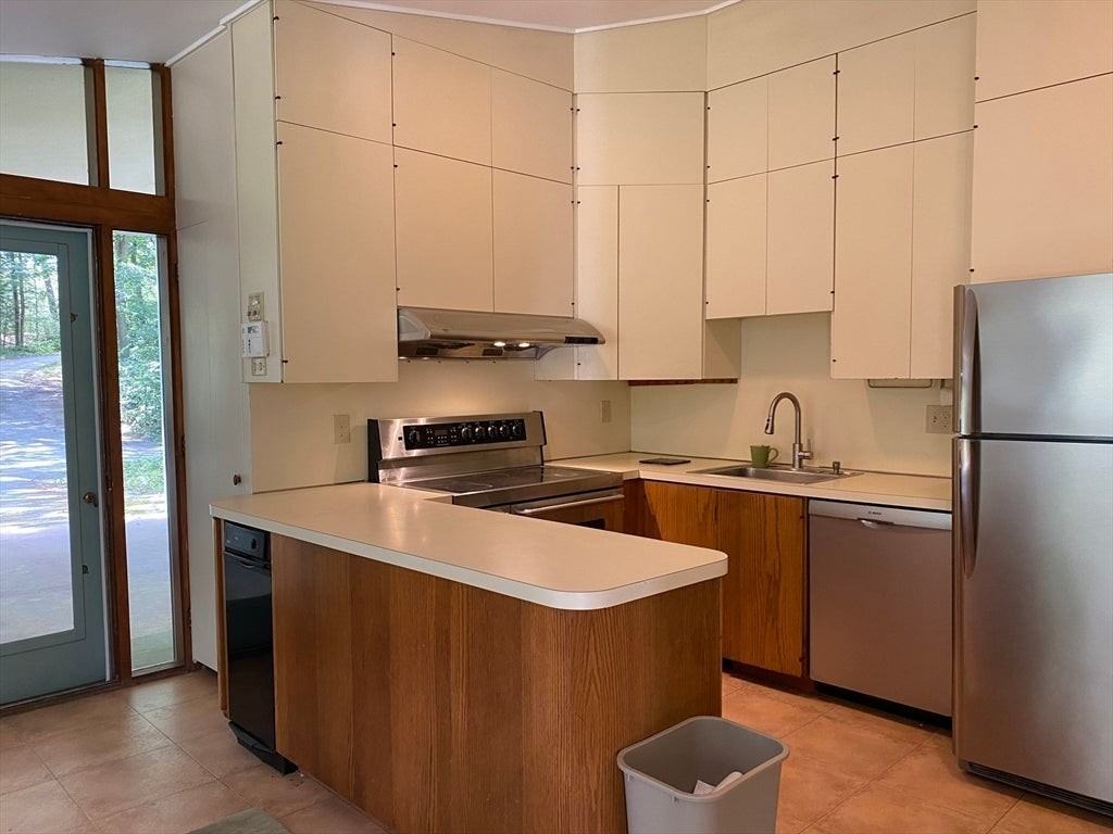 60 Shaw Dr - Photo 6 of 42