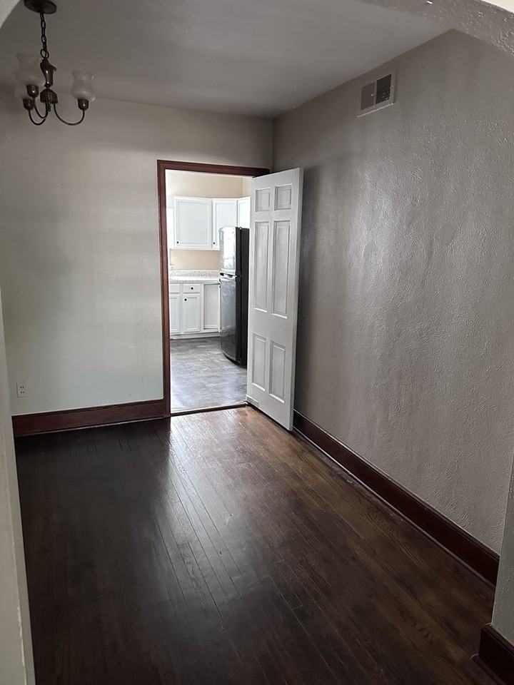 820 W 3rd Ave - Photo 3 of 9