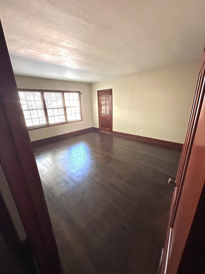 820 W 3rd Ave - Photo 4 of 9