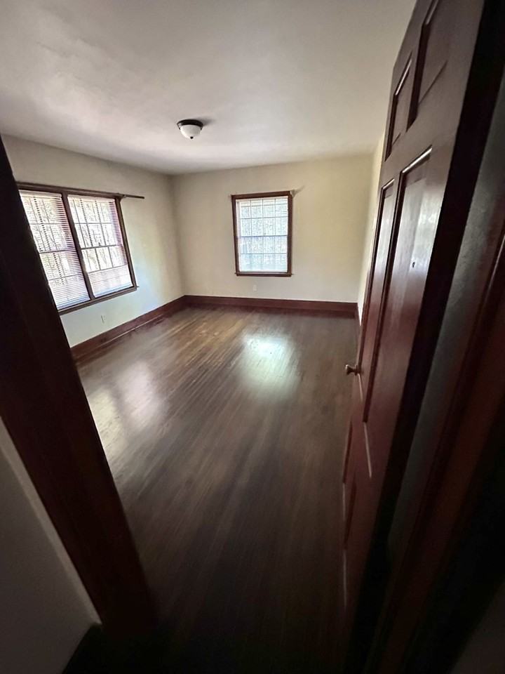 820 W 3rd Ave - Photo 5 of 9