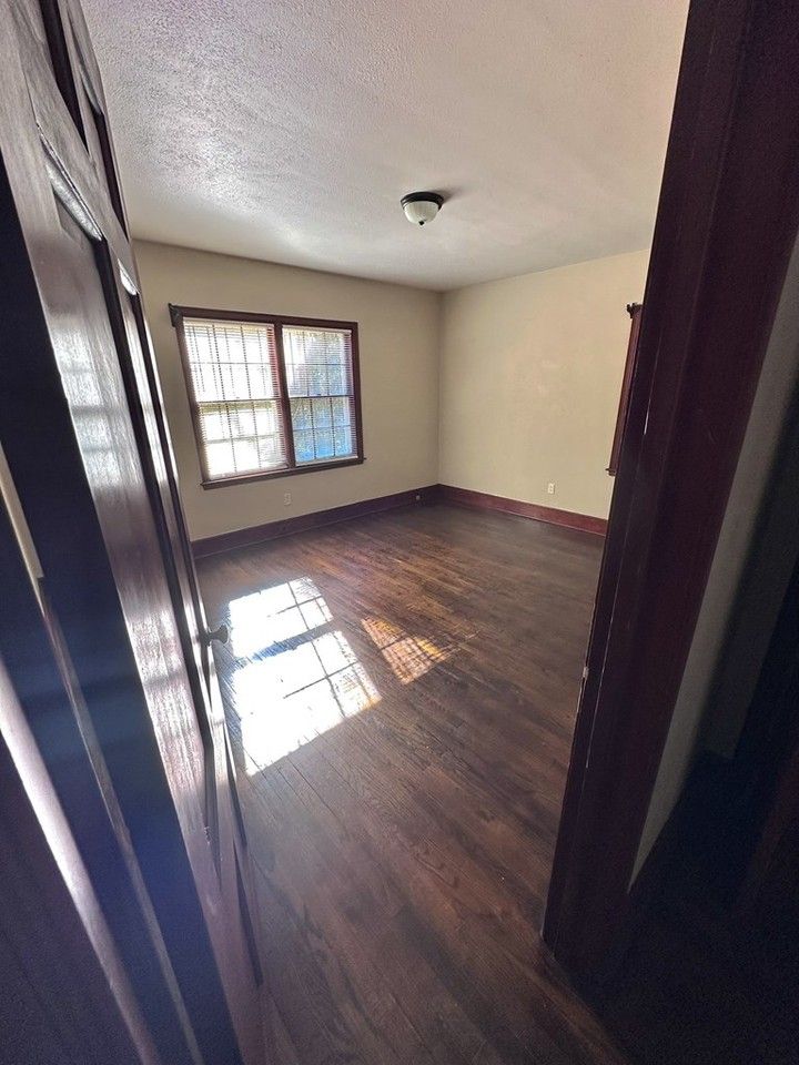 820 W 3rd Ave - Photo 7 of 9