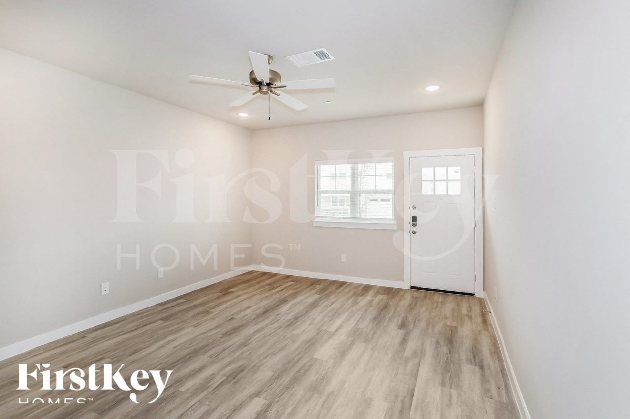 315 Niki Dr - Photo 2 of 16