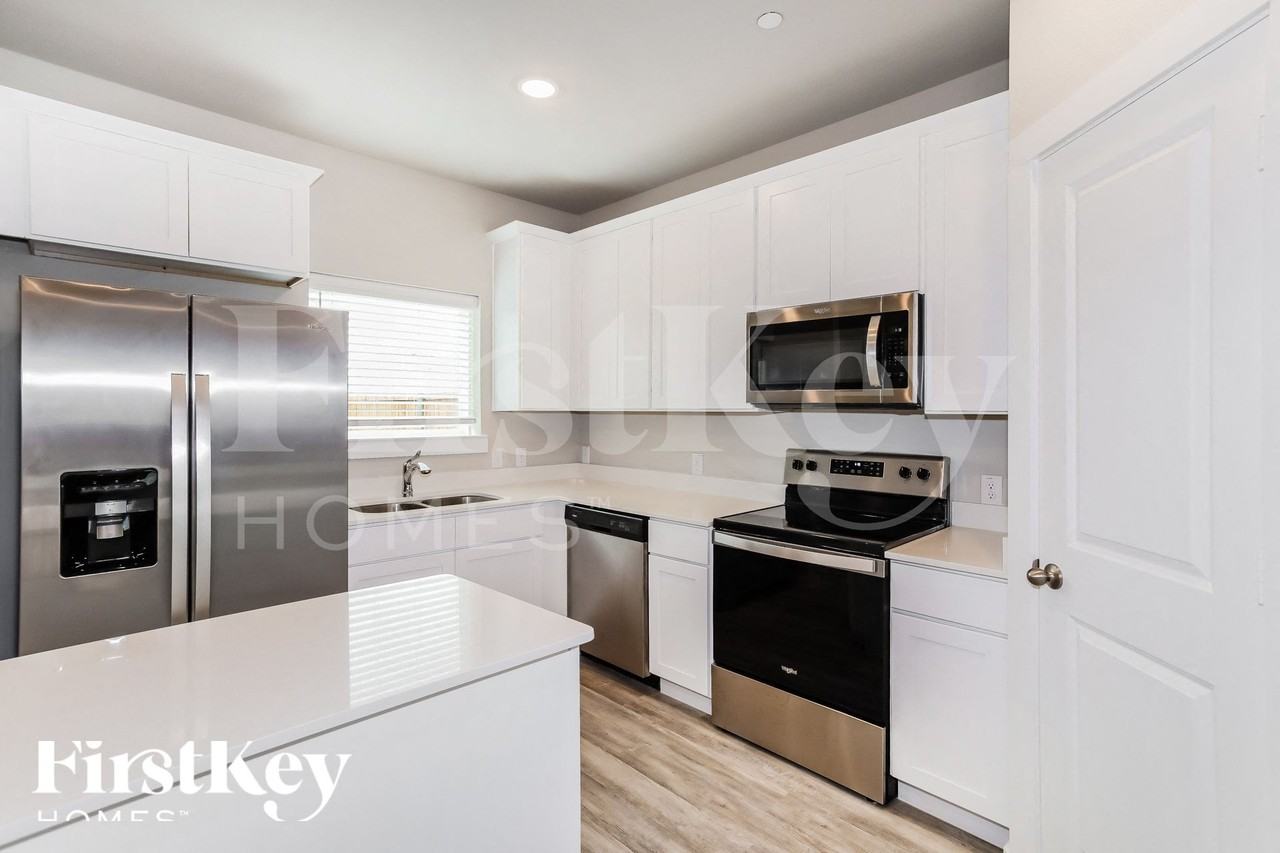 315 Niki Dr - Photo 4 of 16