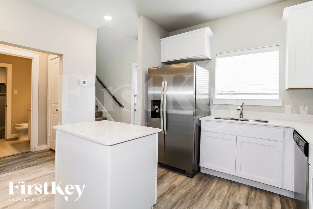 315 Niki Dr - Photo 5 of 16