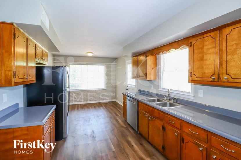 5130 Kingswood Cir - Photo 5 of 15