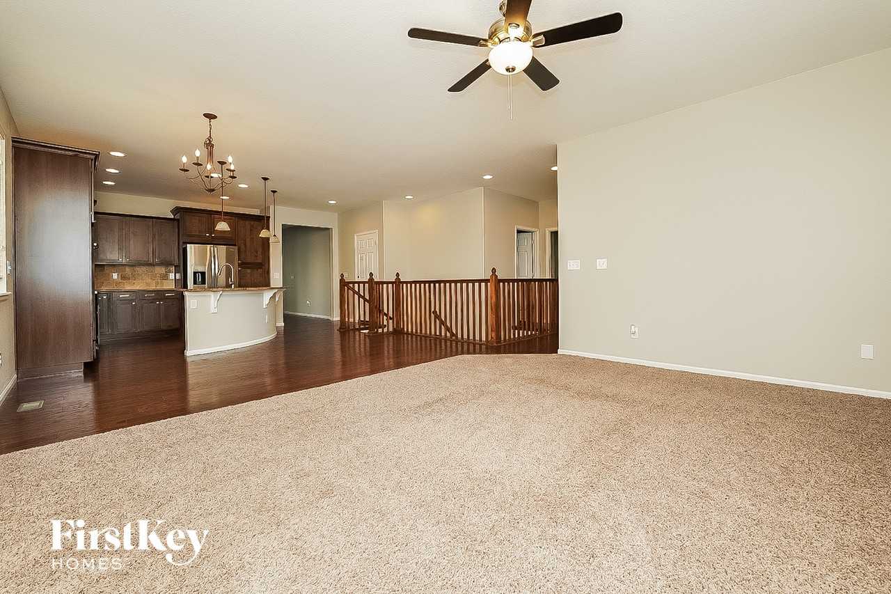 12722 E 105th Ave - Photo 4 of 15