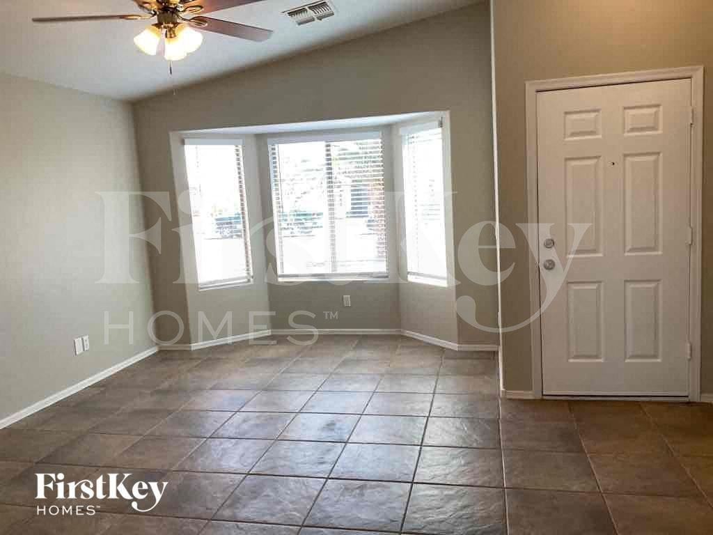 1338 W Mesquite Ave - Photo 2 of 10