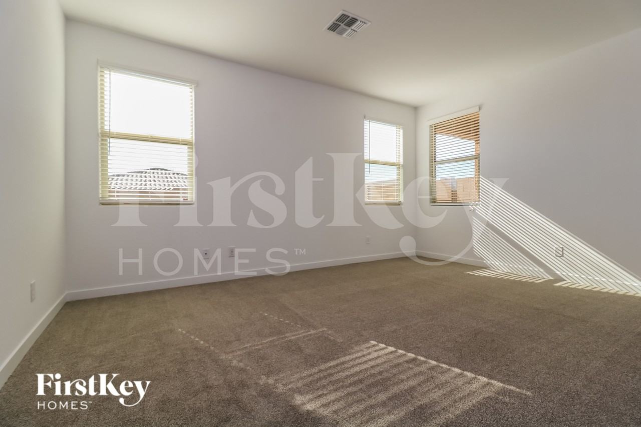 19431 W Pierson St - Photo 7 of 15