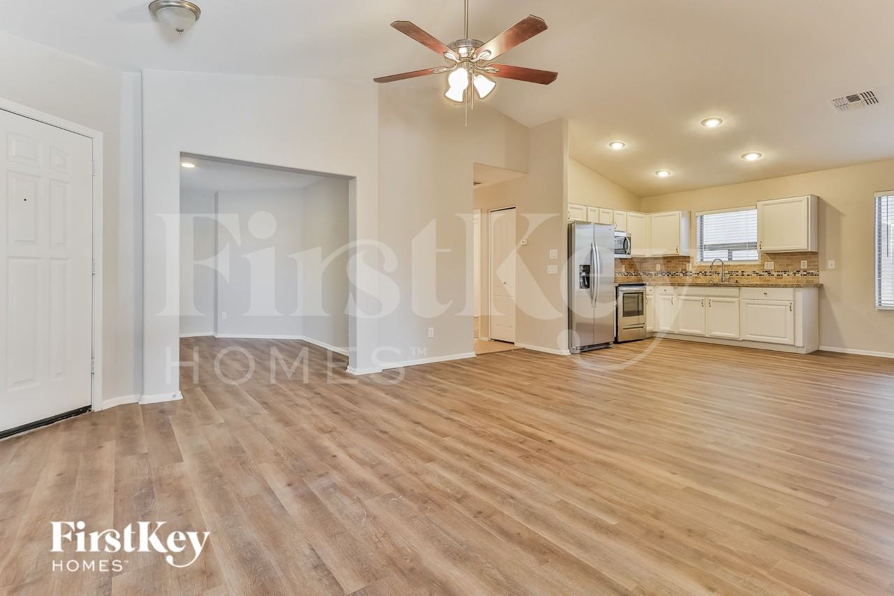 425 W Jersey Way - Photo 2 of 15